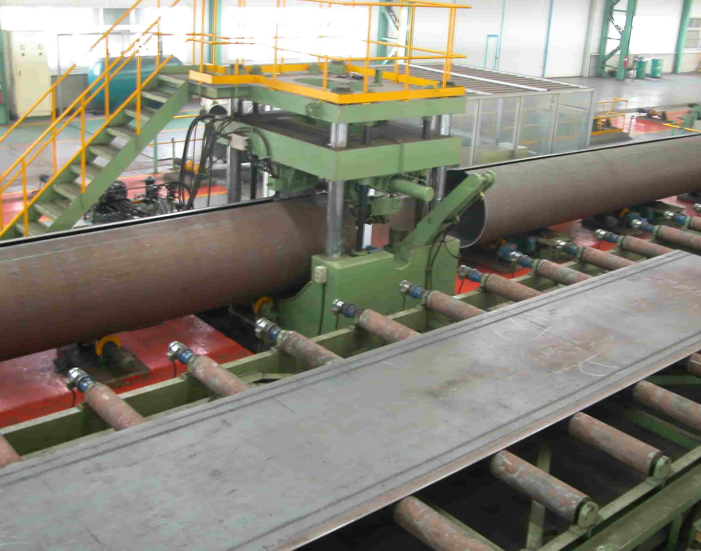 Longitudinal submerged arc welded pipe